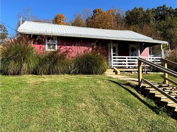 5685 Bagley Rd, Zanesville, OH 43701