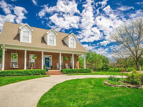 3rd image of 103 Eighteen Grand Dr