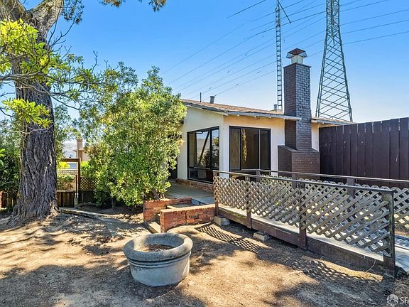 4th image of 405 King Dr
