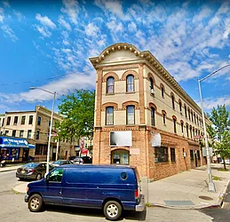 677 Grandview Avenue #9FAM image 1 of 22