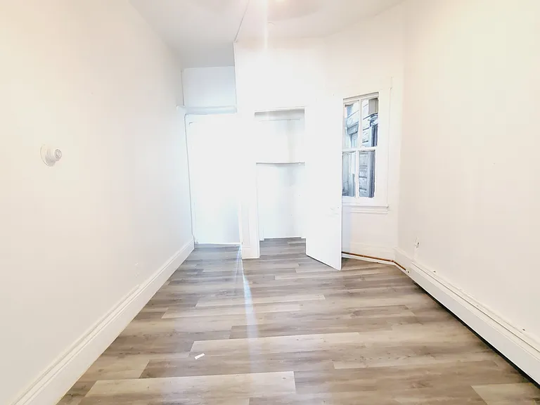49 Saint Pauls Ave #2E — Photo 3