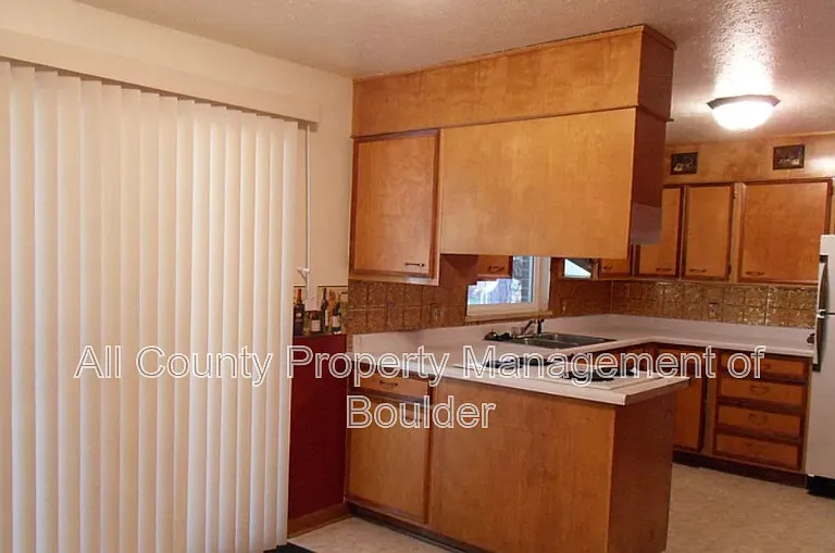 1729 Countess Ct — Photo 4