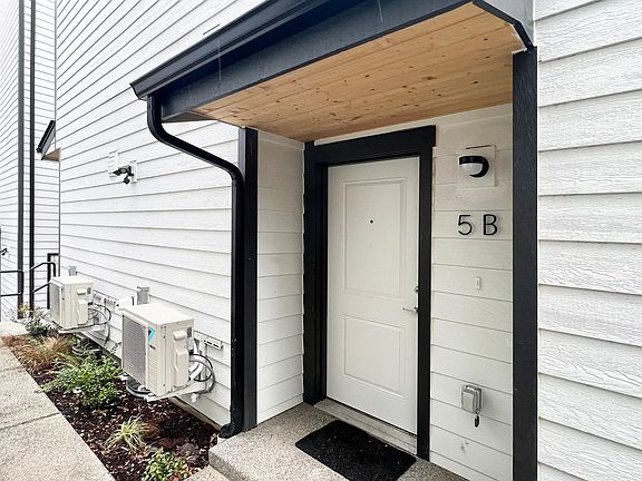 2nd image of 1620 S G St #5B