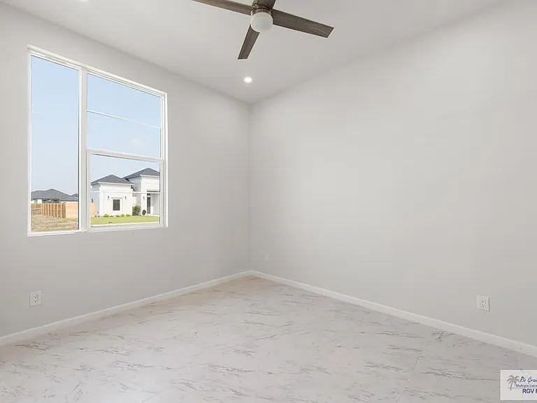 6941 Diamond Cove Dr — Photo 11