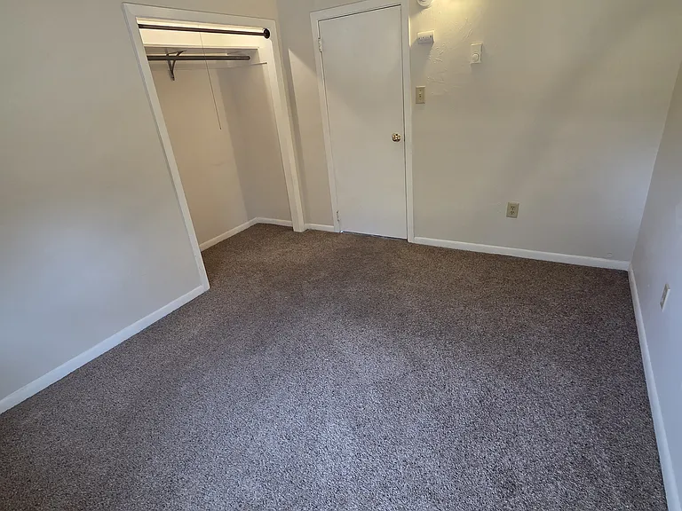 130 Karen St #4 — Photo 15