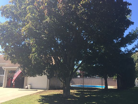5th image of 454 Algonquin Dr