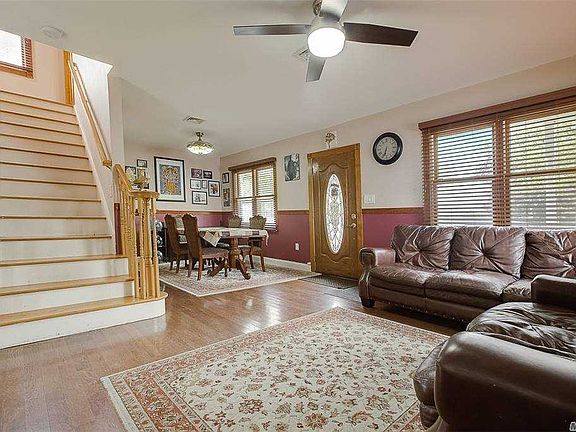 5th image of 860 Bryant Ave