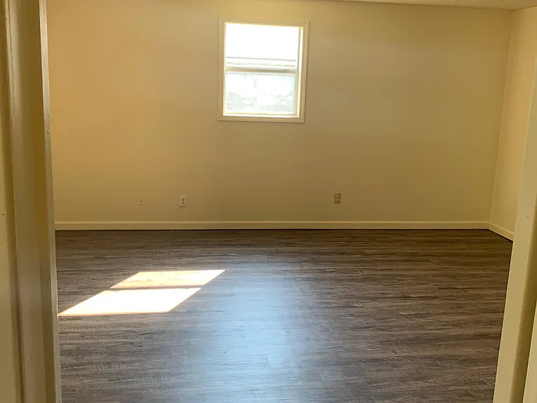 109 White Oak St — Photo 5