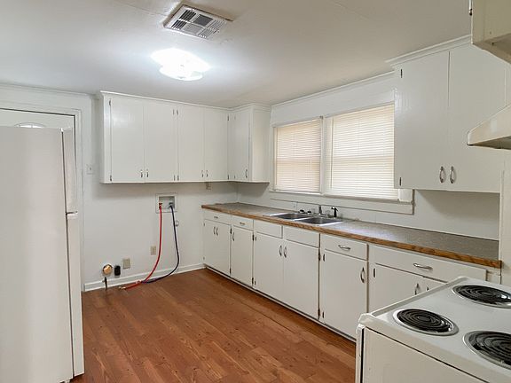 5th image of 2710 Tupelo St