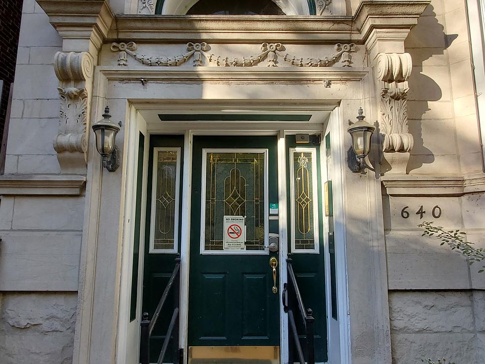 1st image of 640 W Oakdale Ave