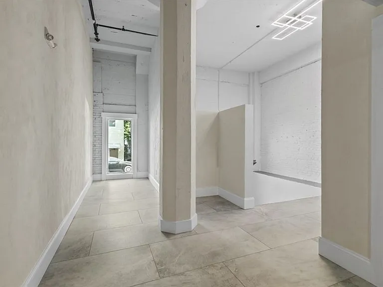 270 Paris St #7 — Photo 15