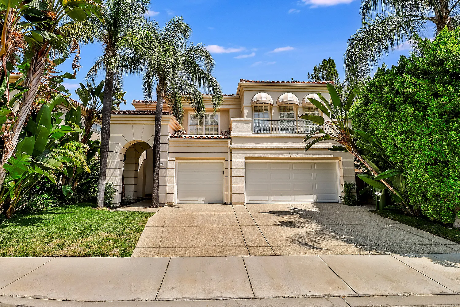 5 bed, 3256 sqft, $9,000 — Photo 1