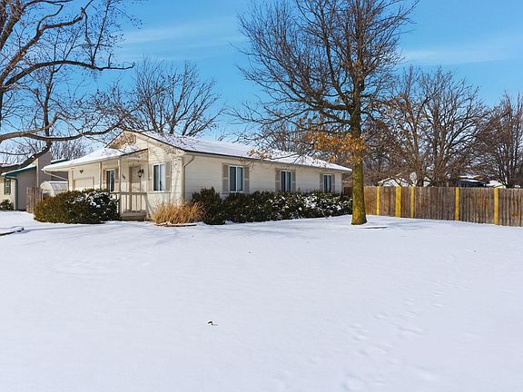 4th image of 102 W Stewart Dr