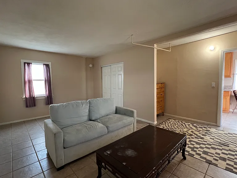 5575 1/2 Angelus Ave — Photo 8