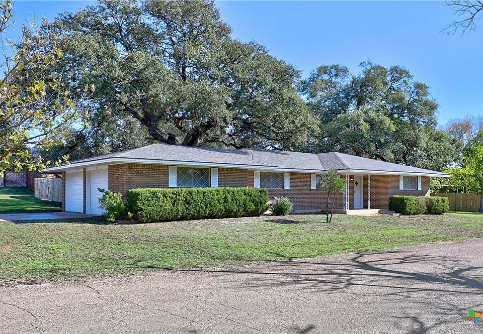 1st image of 29 Oakmont Cir
