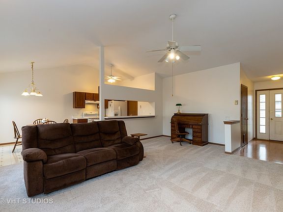3rd image of 1560 Belle Haven Dr