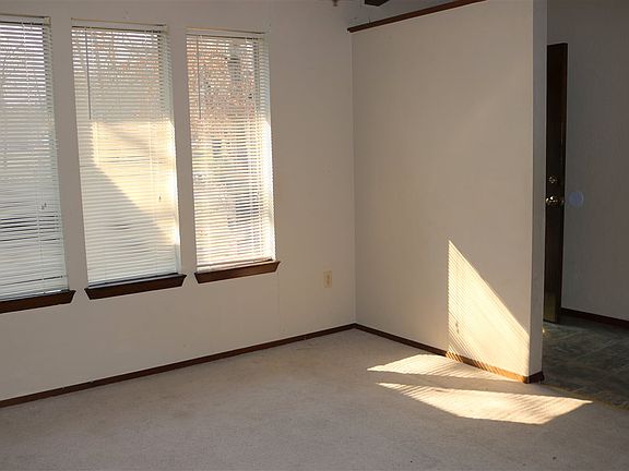 4th image of 134 E Dawn Dr