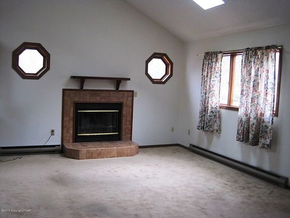 3rd image of 3508 Acorn Cir