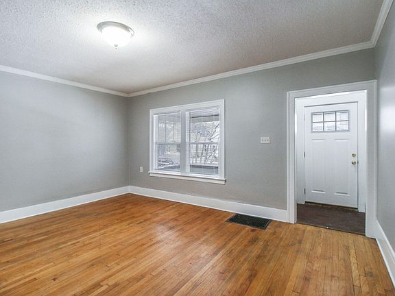 3rd image of 942-944 Sherman St SE