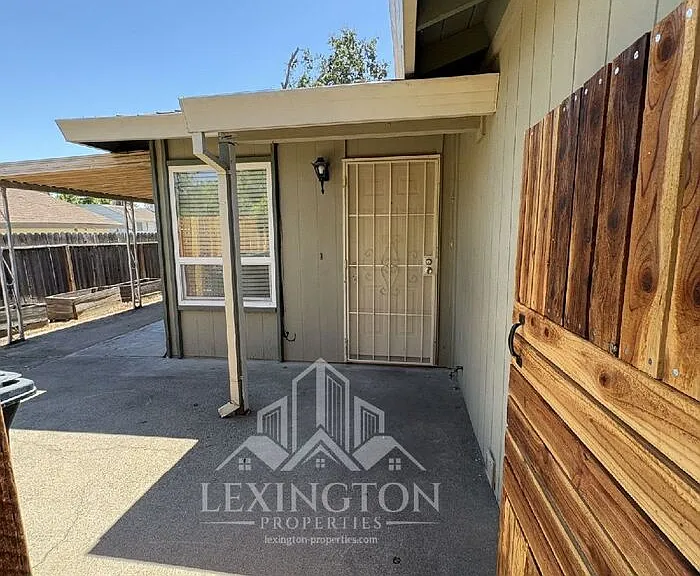 6031 Rowan Way — Photo 2