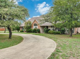 1557 Red Oak Cir, Azle, TX 76020