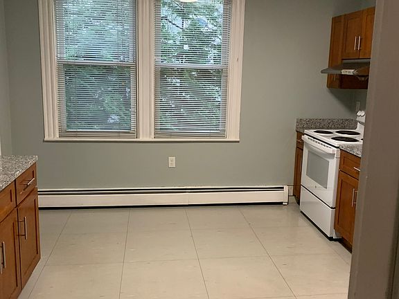 5th image of 500 Centre St #1