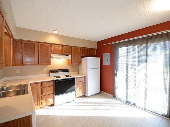 2nd image of 1023 NE Lindsay Ave APT A