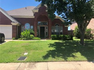 10017 White Ln, Irving, TX 75063