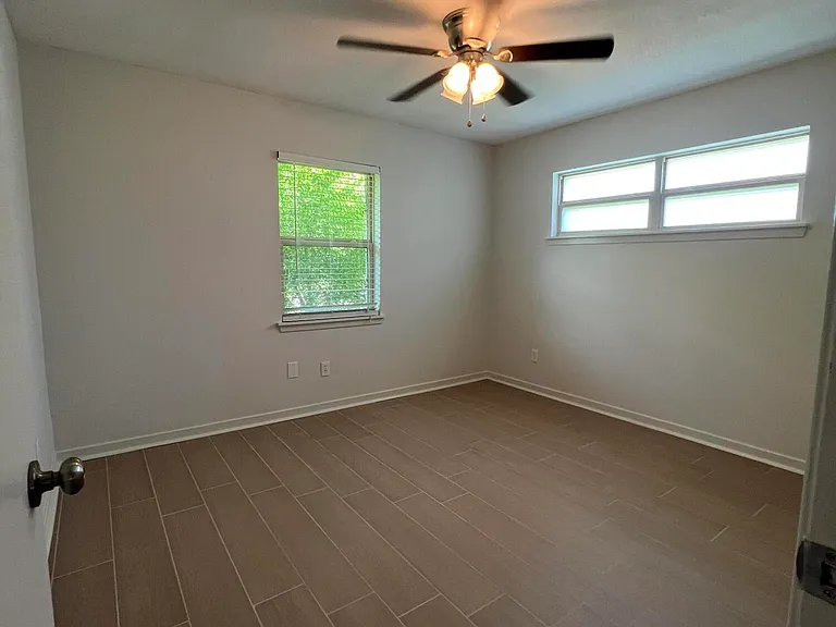 2819 Lawnwood Dr — Photo 10