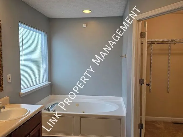6383 Rim Crest Ln — Photo 22