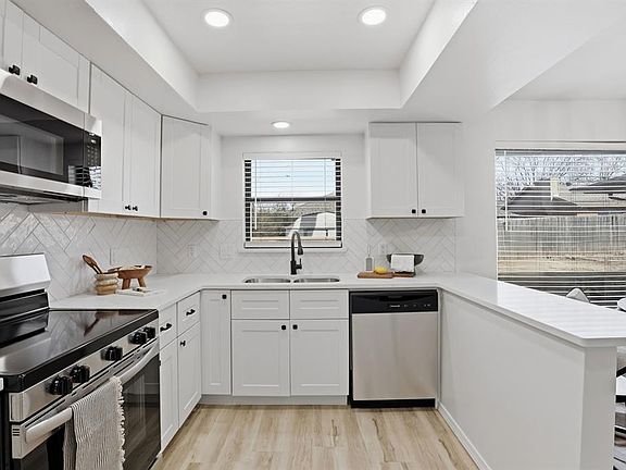 5th image of 2117 Summer Oak Dr
