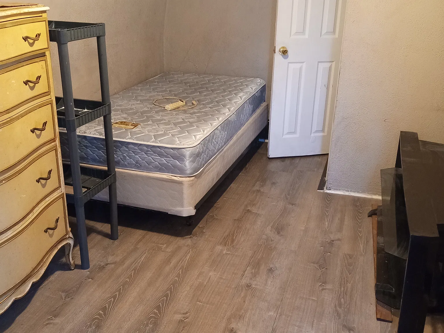 1 bed, 1880 sqft, $600 — Photo 2