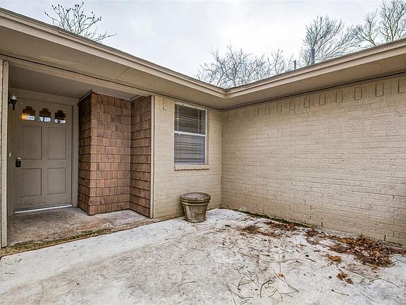 3rd image of 2200 Vanderbilt Ct