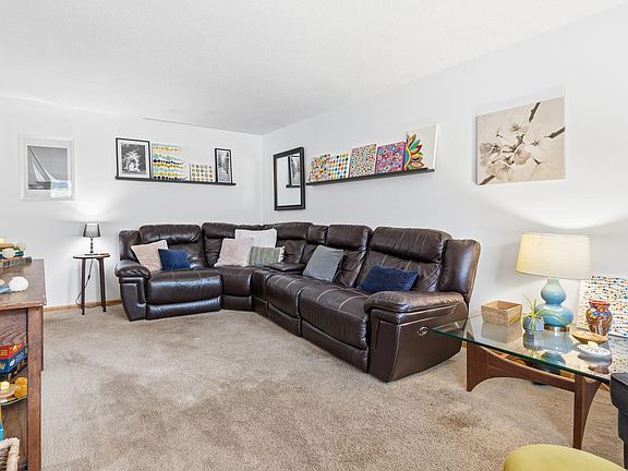 3rd image of 5332 Elliot Ave