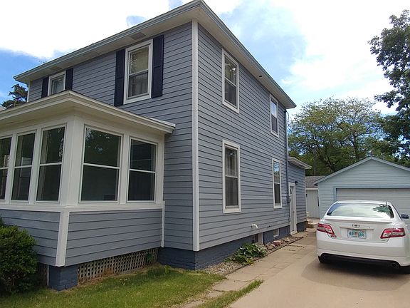 Side view of the house w/ garage