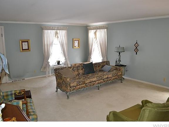 3rd image of 8 Greenfield Dr