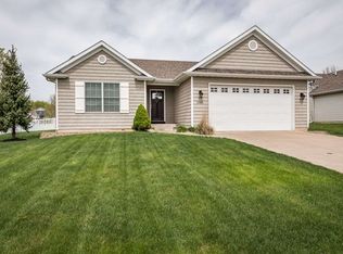 5686 Kerrs Ln, Bettendorf, IA 52722