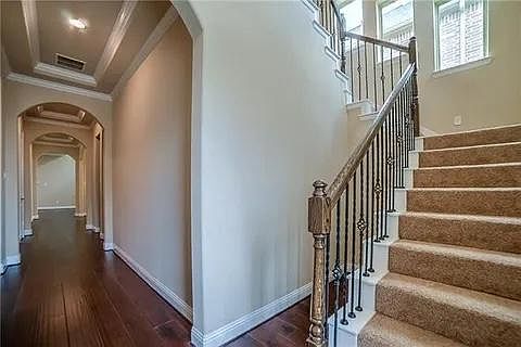 3rd image of 7139 Isle Royal Ln