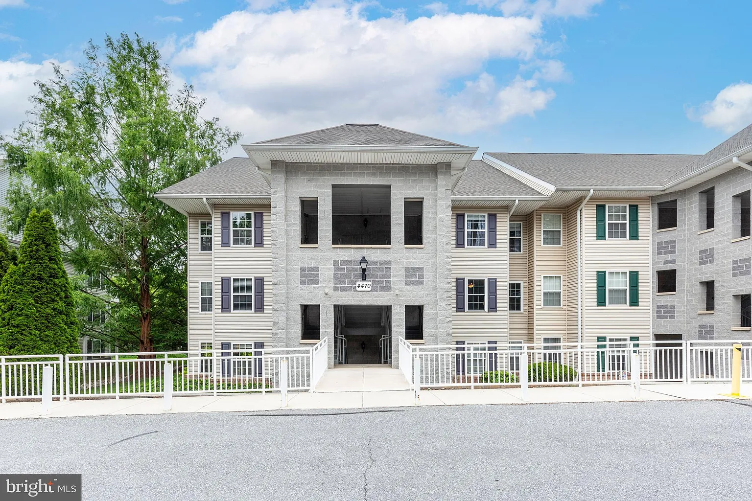 4470 Woodsman Dr Unit 722 photo 1