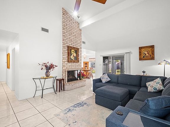 4th image of 3734 Locke Ln