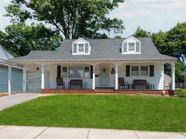 136 Radcliff Drive, East Norwich, NY 11732
