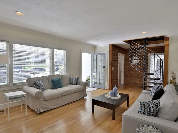 4th image of 1190 Atlantic Dr NW
