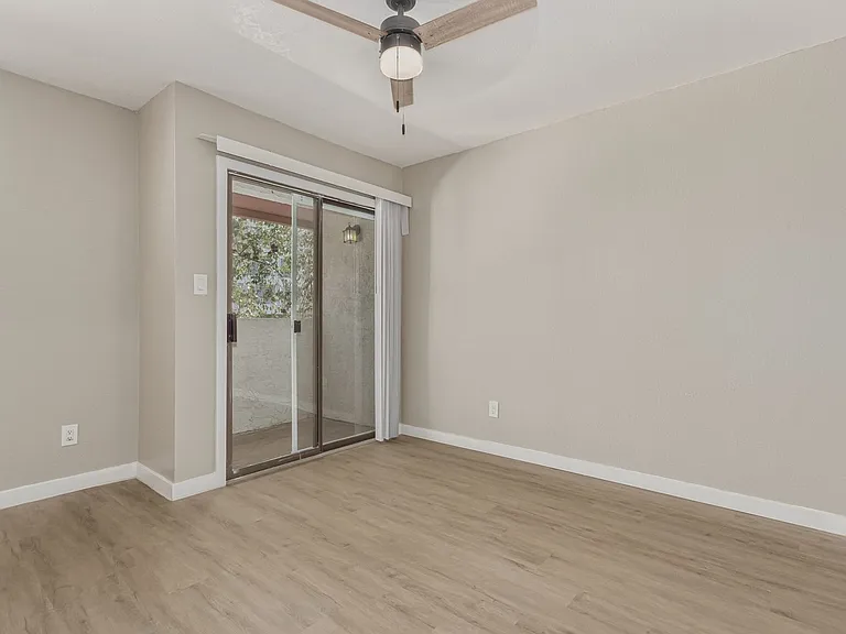 736 S Farmer Ave — Photo 11
