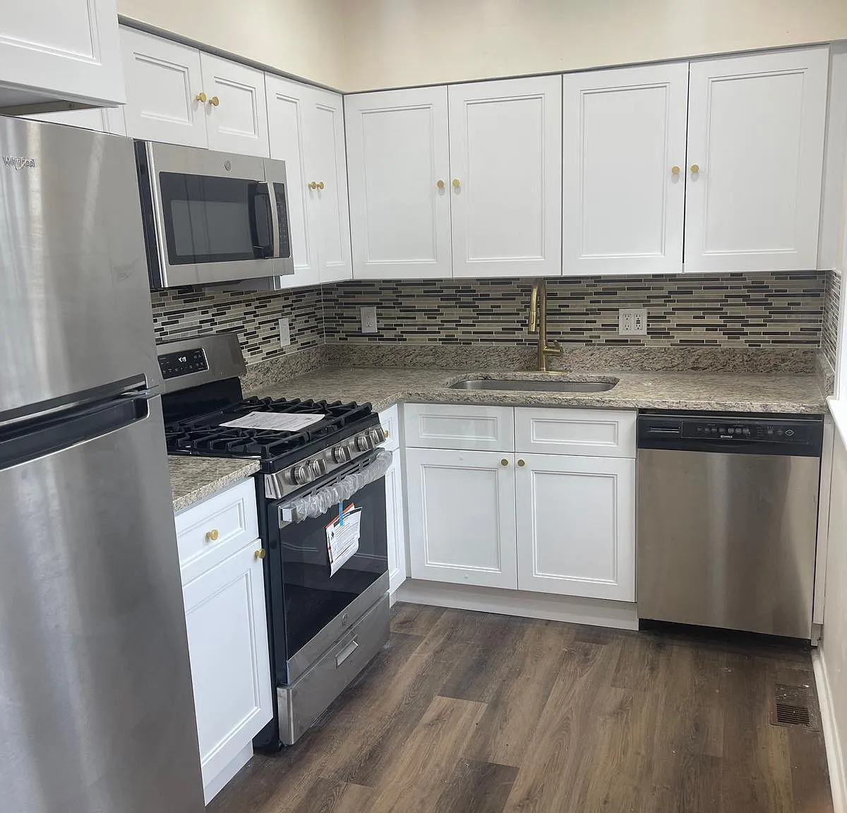3 bed, 1440 sqft, $2,400 — Photo 1