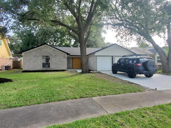 15119 Grove Gardens Dr, Houston, TX 77082