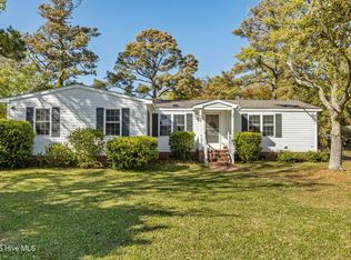 169 Nelson St, Harkers Island, NC 28531
