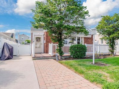 740 E Park Avenue, Long Beach, NY, 11561