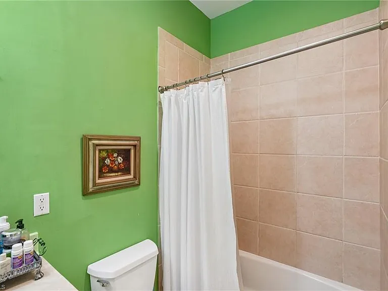 2621 Golden Gate Blvd W — Photo 29