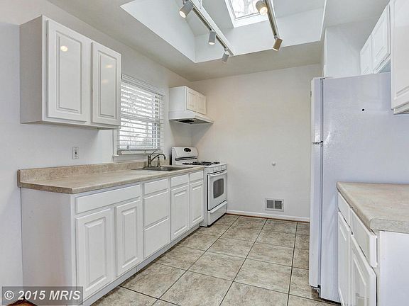5th image of 2220 Rockhaven Ave