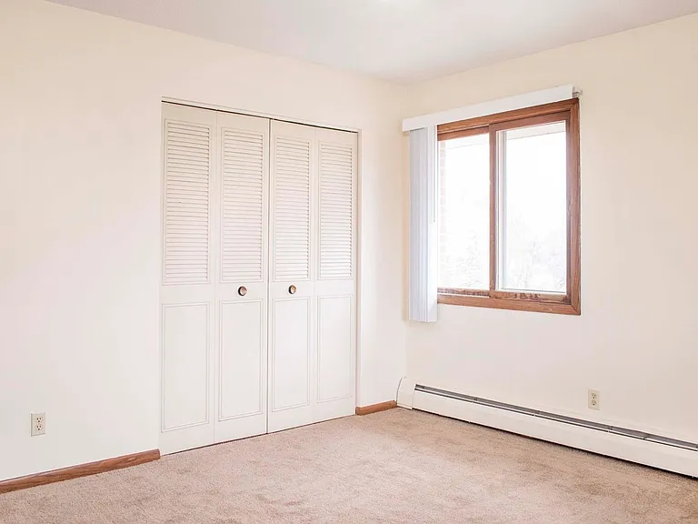 245 Elm St S — Photo 12